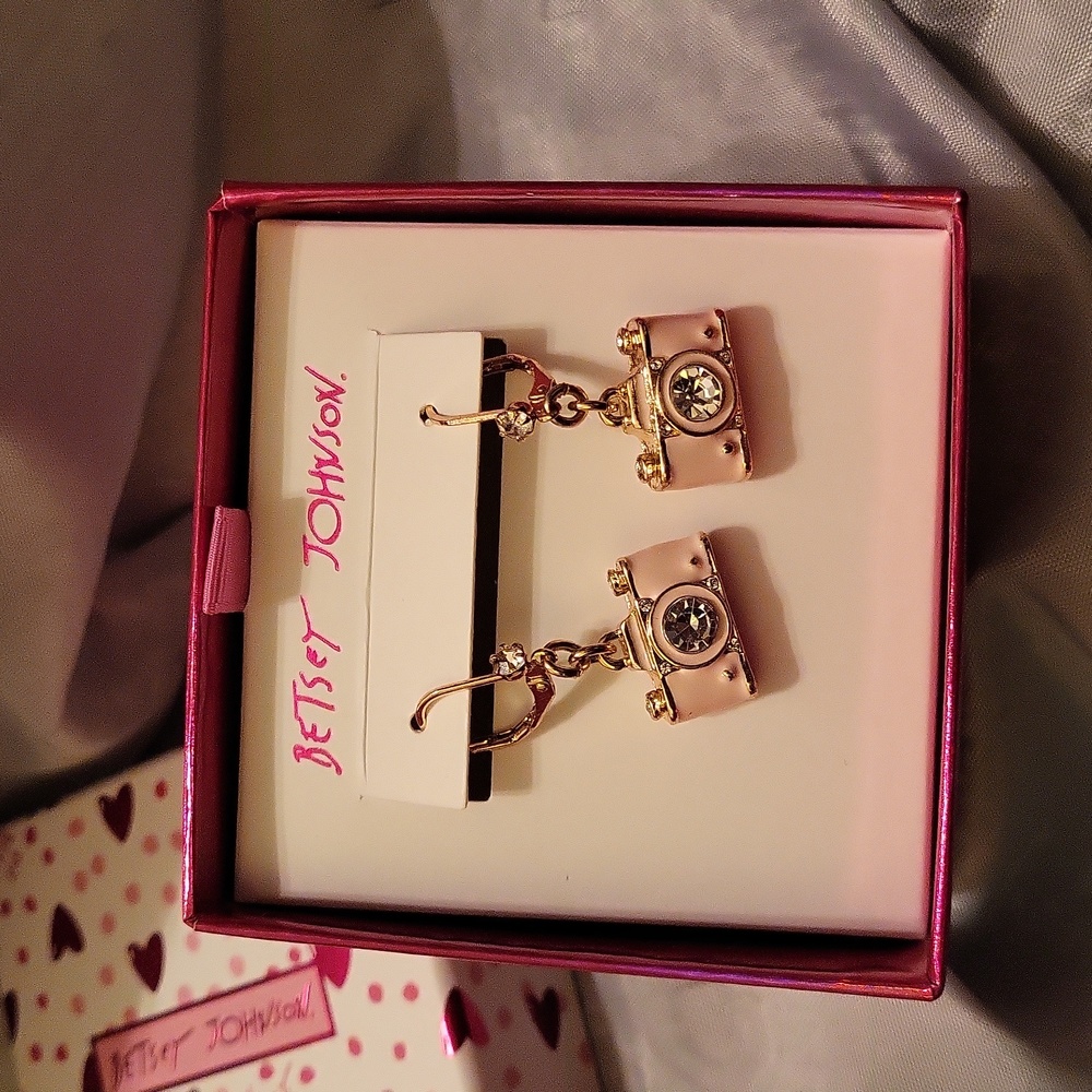 Betsey Johnson camera pink BNIB